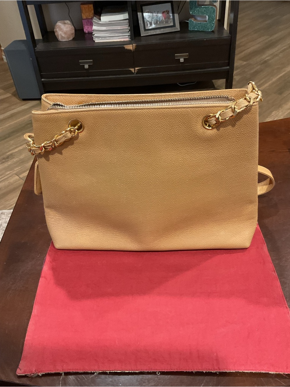 CHANEL Beige Leather Shoulder Bag with Gold Chain Detail - Picture 2 of 15